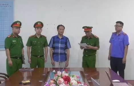 Bắt 3 cựu cán bộ Chi cục Thuế