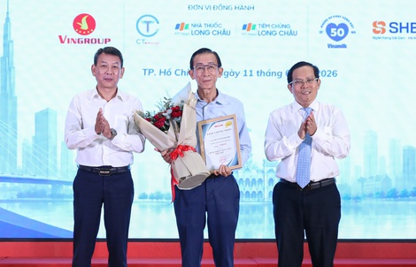 BÁO NGƯỜI LAO ĐỘNG TRAO GIẢI BA CUỘC THI VIẾT: Cuộc "đối thoại" bất ngờ, đầy cảm xúc