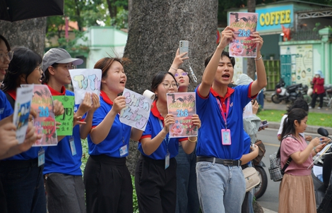 Những hình ảnh đẹp của sinh viên tình nguyện trong kỳ thi tốt nghiệp THPT 2026
