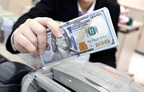 Diễn biến bất ngờ của giá USD trên thị trường tự do