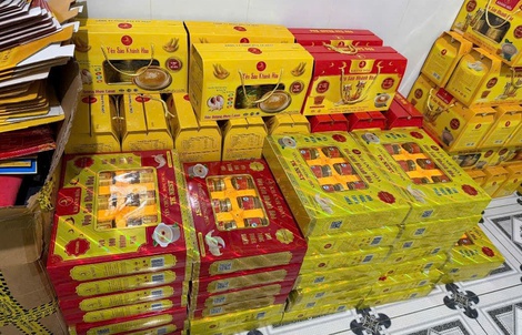 Khởi tố 2 bị can làm giả gần 16.000 sản phẩm yến sào Khánh Hòa