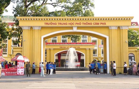 Xác minh phản ánh giám thị gợi ý thí sinh cho bạn xem bài thi tốt nghiệp THPT