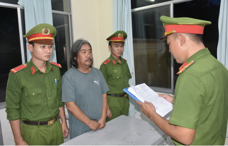 Mang xăng đến nơi em ruột làm giám đốc, người đàn ông gây án kinh hoàng