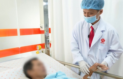 Căn bệnh khiến người đàn ông đang mổ nội soi phải chuyển khẩn sang mổ mở