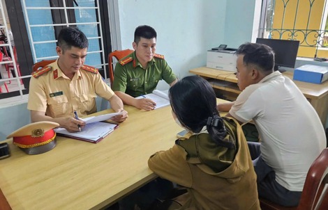 CLIP người phụ nữ nằm giữa đường chặn ô tô: Công an vào cuộc xử lý