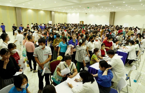 Hơn 2.000 công nhân TPHCM được khám bệnh, hỗ trợ pháp lý miễn phí