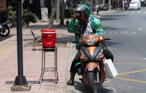 Nắng nóng diện rộng, nhiệt độ có nơi trên 40 độ C