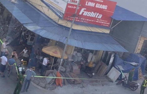 Nam thanh niên dùng dao tử tự bên thi thể cô gái trẻ
