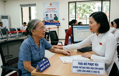 Nhất quyết yêu cầu cụ bà hơn 90 tuổi đến phường: Không thể máy móc hóa con người!