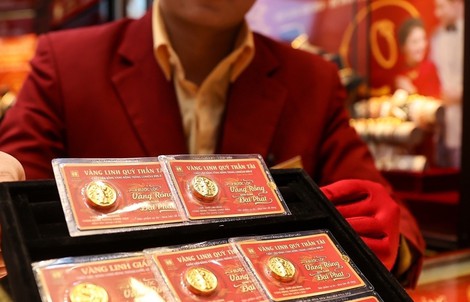 Mua 3 lần vẫn lỗ hơn 90 triệu đồng: Cái giá của việc đuổi theo giá vàng
