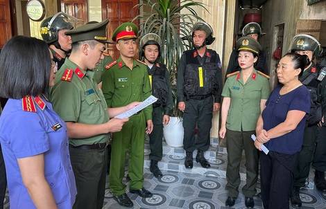 Bắt người phụ nữ kích động, tổ chức tụ tập đông người kéo tới trụ sở chính quyền gây rối