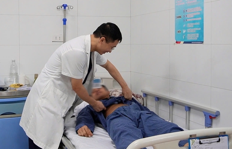 Tưởng chỉ đau sau tập gập bụng, người đàn ông suýt hoại tử ruột