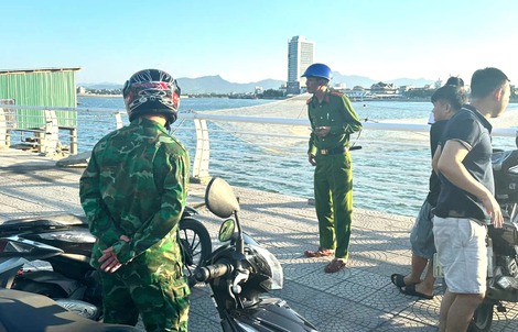 Thi thể nam giới chưa rõ danh tính trôi dạt trên sông Nhật Lệ