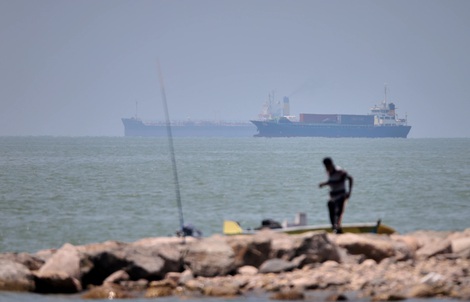 Chiến sự Trung Đông ngày 26-6: Iran cáo buộc máy bay Israel xâm nhập, 3 tàu bị chặn ở Hormuz