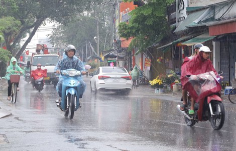 "Mưa vàng" giải nhiệt cho miền Bắc, miền Trung tiếp tục nắng nóng gay gắt tới trên 40 độ C