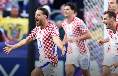 Croatia thắng nghẹt thở Ghana, xếp sau tuyển Anh ở bảng L