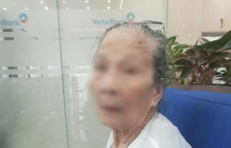 Thêm cụ bà 97 tuổi ở Hà Nội đi nhiều lần lên phường mới nhận được tiền chế độ hàng tháng