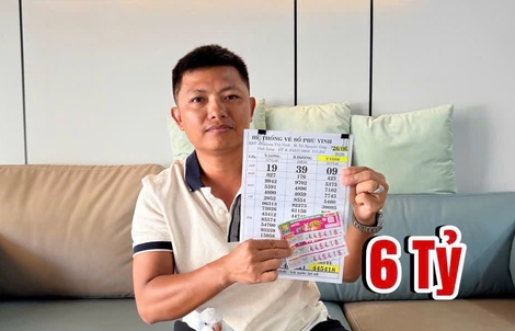 Trúng độc đắc xổ số miền Nam, người đàn ông đưa cả nhà đi đổi thưởng