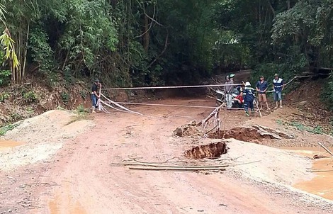 Tạm ngưng lưu thông qua cầu tạm sông Mã Đà, TP Đồng Nai