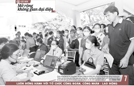 Báo in ngày 4-6: Bữa cơm công nhân sau giờ tăng ca