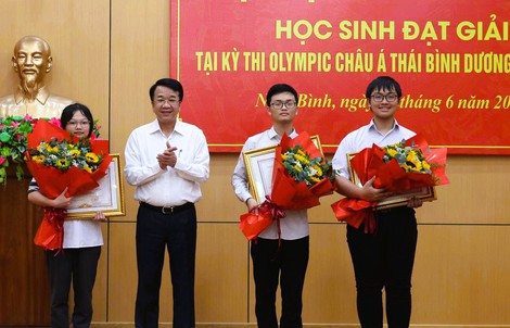 Khen thưởng học sinh đoạt giải Kỳ thi Olympic Châu Á - Thái Bình Dương
