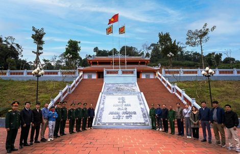 Tô thắm ký ức hào hùng