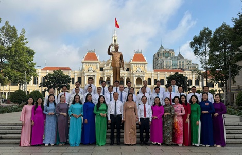 Tuyên dương các tập thể, cá nhân tiêu biểu trong học tập và làm theo lời Bác