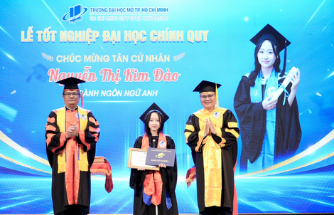 Hiệu trưởng Trường ĐH Mở TPHCM nhắn điều quan trọng tới tân cử nhân