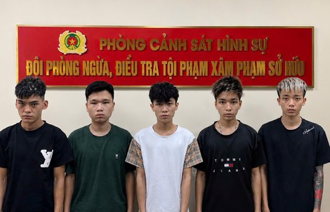 Bắt giữ 5 thanh thiếu niên cướp xe, điện thoại của người đi đường