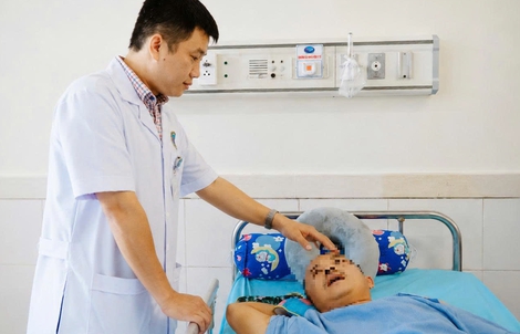 Cứu sống người đàn ông bị tai nạn giao thông chấn thương sọ não