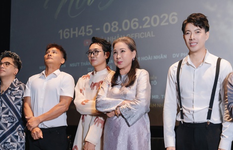 Nhìn ca sĩ Hoài Nhân, ta sẽ thấy "không ai là cùng đường" 