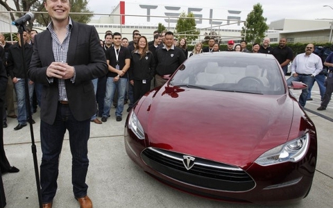 Tesla Model 3 - tiền lệ chưa từng có trong ngành xe hơi