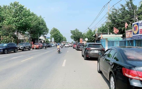 “Sóng” đầu tư đang dồn về Phú Mỹ, phòng công chứng đông nghịt người