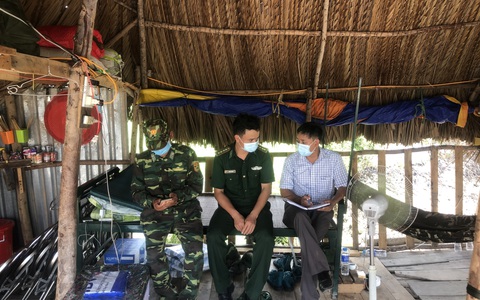 Cắm chốt cùng lính biên phòng