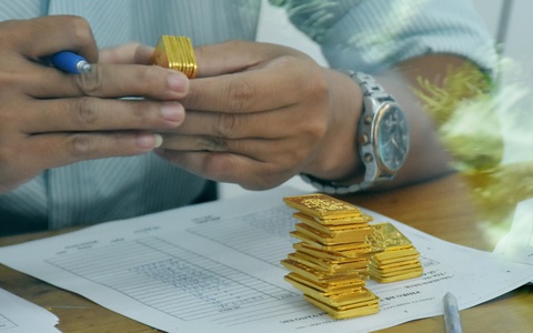 Giá vàng hôm nay 12-6: Giảm mạnh, USD đột ngột tăng giá