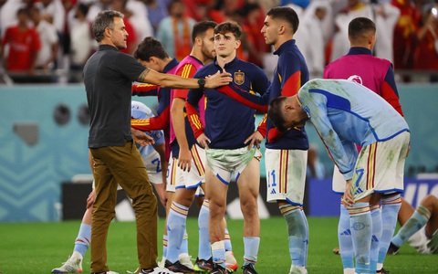 Gục ngã trên loạt penalty, tuyển Tây Ban Nha cay đắng rời giải