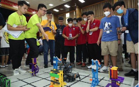 Khởi động Giải vô địch VEX IQ Robotics toàn quốc năm 2023