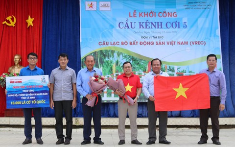 Thêm 10.000 lá cờ Tổ quốc đến với tỉnh Cà Mau