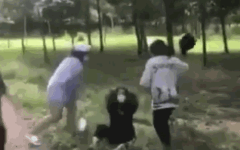 Phẫn nộ nữ sinh bị đánh hội đồng bằng gậy, mũ bảo hiểm ở Đồng Nai
