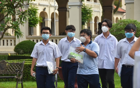 "Bí kíp" làm bài thi tiếng Anh lớp 10: Không viết tắt, không bôi xóa, bỏ câu