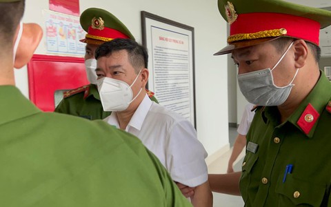 VKS đề nghị 9-10 năm tù, tòa tuyên cựu đại tá Phùng Anh Lê 7 năm 6 tháng tù