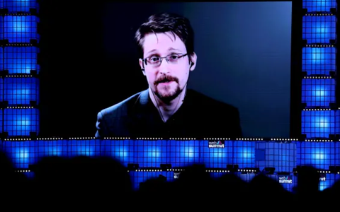 Nga cấp quốc tịch cho "người thổi còi" Edward Snowden