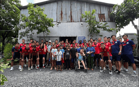"Các cầu thủ CLB TP HCM đã giúp bệnh nhân ung thư có 1 ngày rất hạnh phúc"