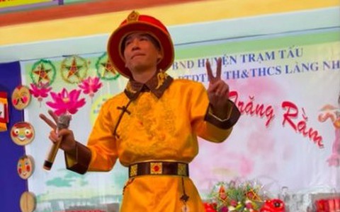 "Giang hồ mạng" Phú Lê tổ chức trung thu trong trường học: Xin nhận trách nhiệm