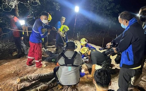Thái Lan: Xuyên đêm cứu bé gái 19 tháng tuổi kẹt dưới giếng sâu 15m
