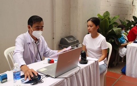 CNVC-LĐ quận 1, TP HCM tham gia hiến máu cứu người