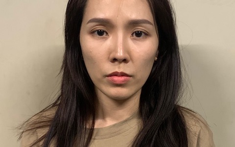 Thông tin mới vụ cô gái trẻ bị lôi khỏi ô tô, lột hết quần áo giữa đường