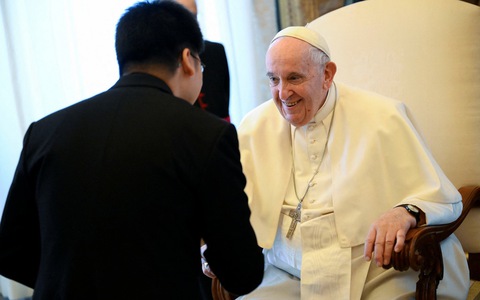 Giáo hoàng Francis nhập viện