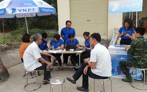 Nhà mạng mở thêm quầy, làm thêm giờ để bớt khóa sim khách hàng