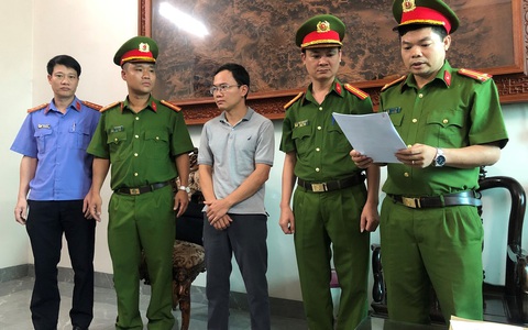 Bắt một cựu giám đốc trung tâm đăng kiểm